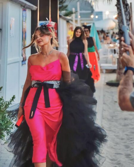 Sovragonna in tulle nera