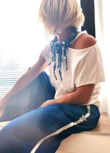 Maglia bianca asimmetrica