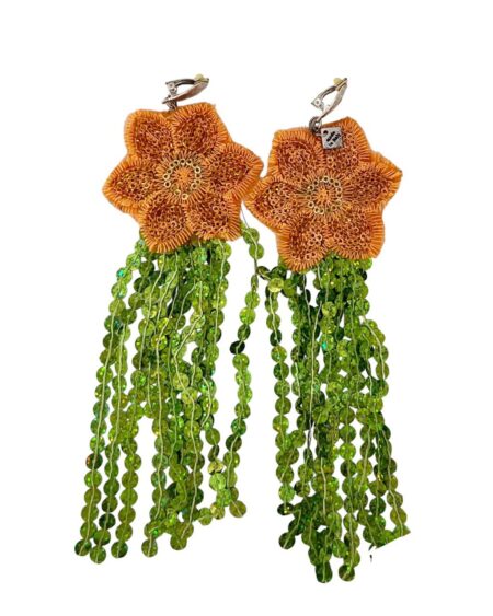 Orecchino fiore in stoffa con paillettes