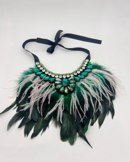 Collana colletto con piume