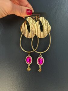 Orecchino fucsia metal