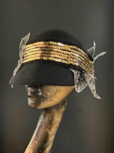 Cappello black e gold (2)