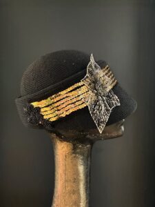 Cappello black e gold (2)