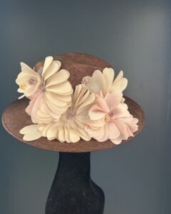 Cappello floreale tabacco (4)