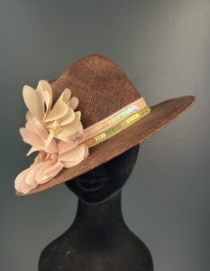 Cappello floreale tabacco (4)