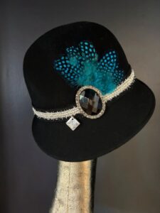 Cappello Cloche ala lunga