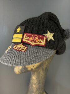 Cappello lana con visiera