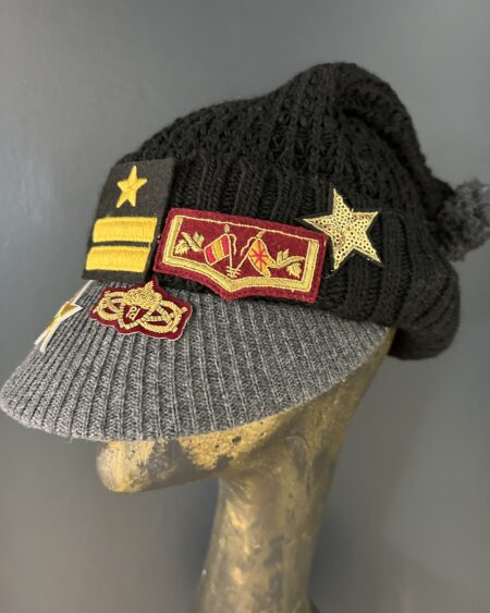Cappello lana con visiera