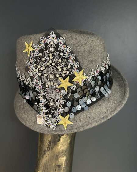 Cappello grigio Nemèsi