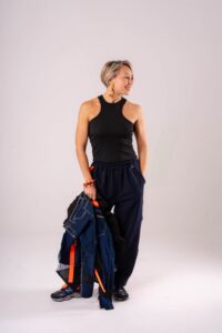 Canotta nera stile minimal chic