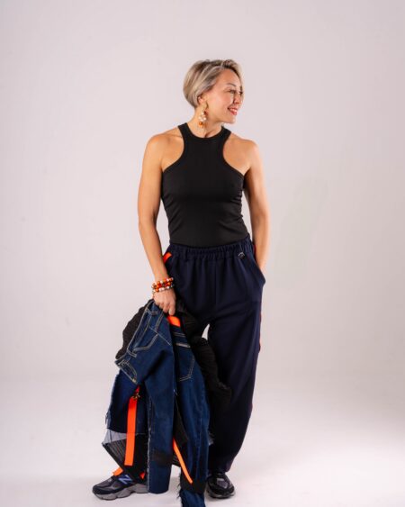 Canotta nera stile minimal chic