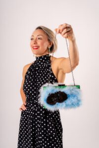 Borsa Clutch Elegante in marabu Azzurra e Dettaglio Gioiello