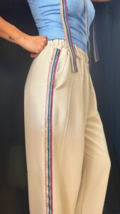 Pantaloni Jogger Luxury Beige con Banda Arcobaleno Lurex