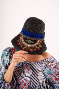 Cappello in rafia Crochet con Decorazioni Etniche