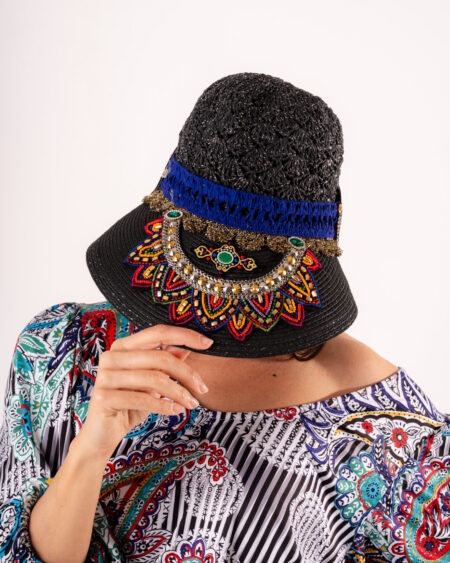 Cappello in rafia Crochet con Decorazioni Etniche